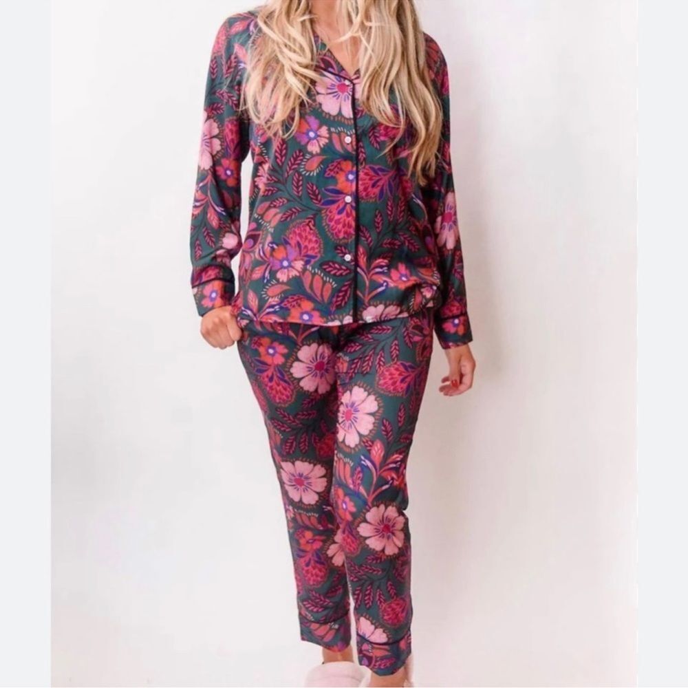 REVOLVE NWT 3 PLUSH Piece Set Women's Green Pink Floral Satin Pajamas Pockets